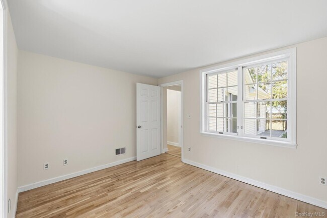 Building Photo - 1936 Longvue St