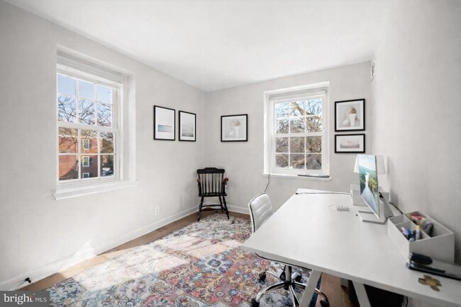 Building Photo - 3031 S Columbus St