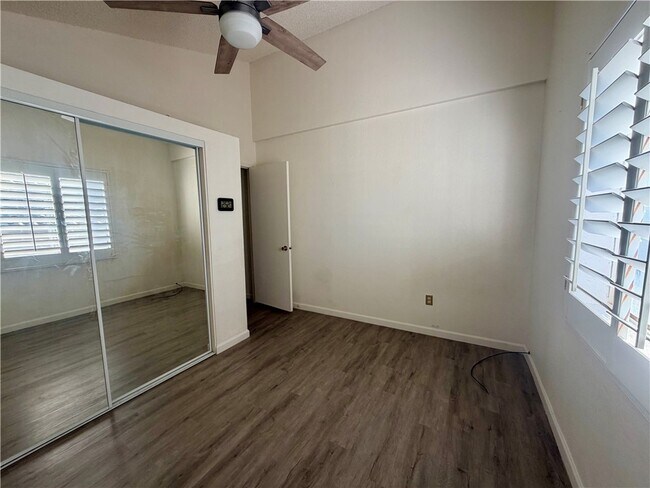 Building Photo - 1660 Kyle Ave