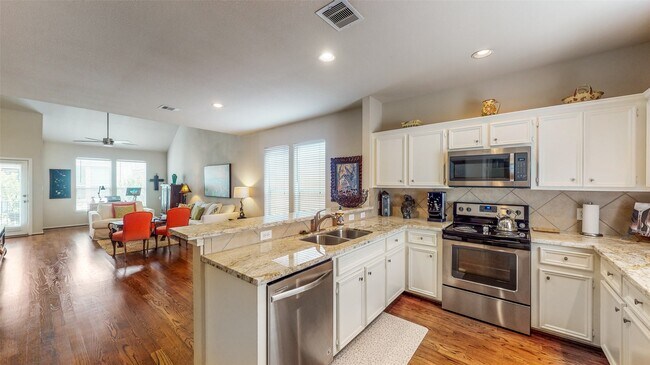 Building Photo - 1321 Paige St