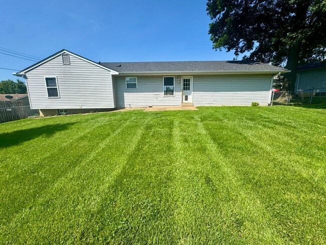 Building Photo - 3 Bedroom 2.5 Bath home in Troy, MO!