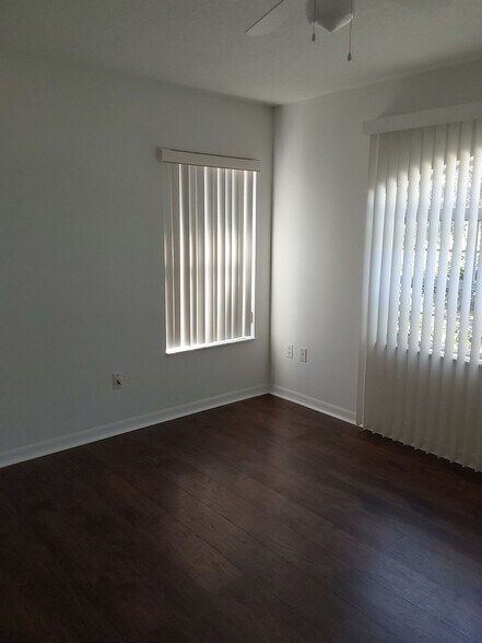 Building Photo - 9 Rainbow Ln