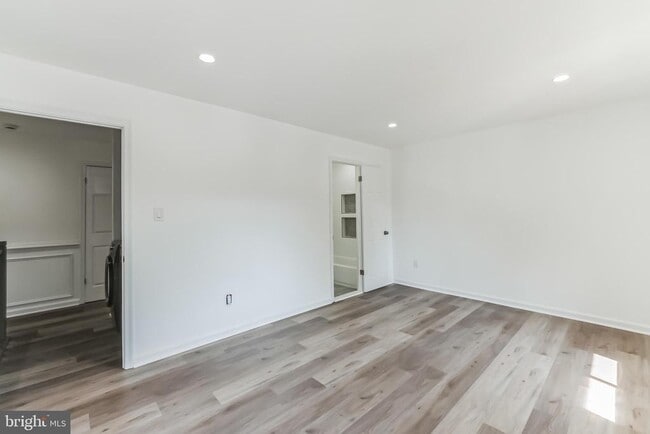 Building Photo - 630 Clearwater Ct