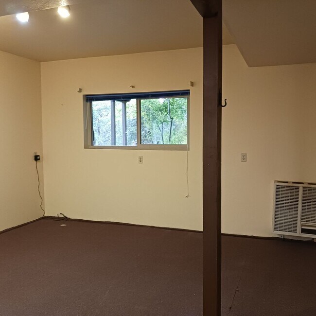 Building Photo - 14200 Tahoe View Dr