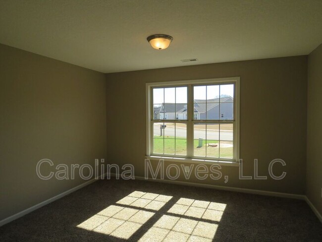 Building Photo - 454 Peaksview Dr