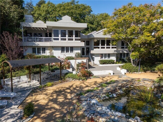 Building Photo - 31561 Peppertree-Bend