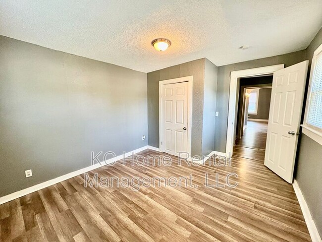 Building Photo - 6103 Walrond Ave
