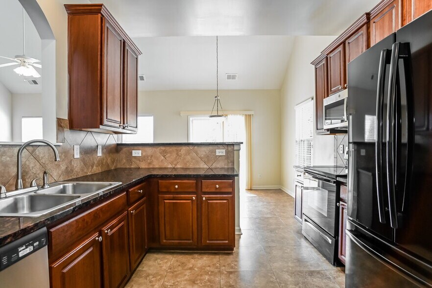 Building Photo - 2984 Clover Rd NW