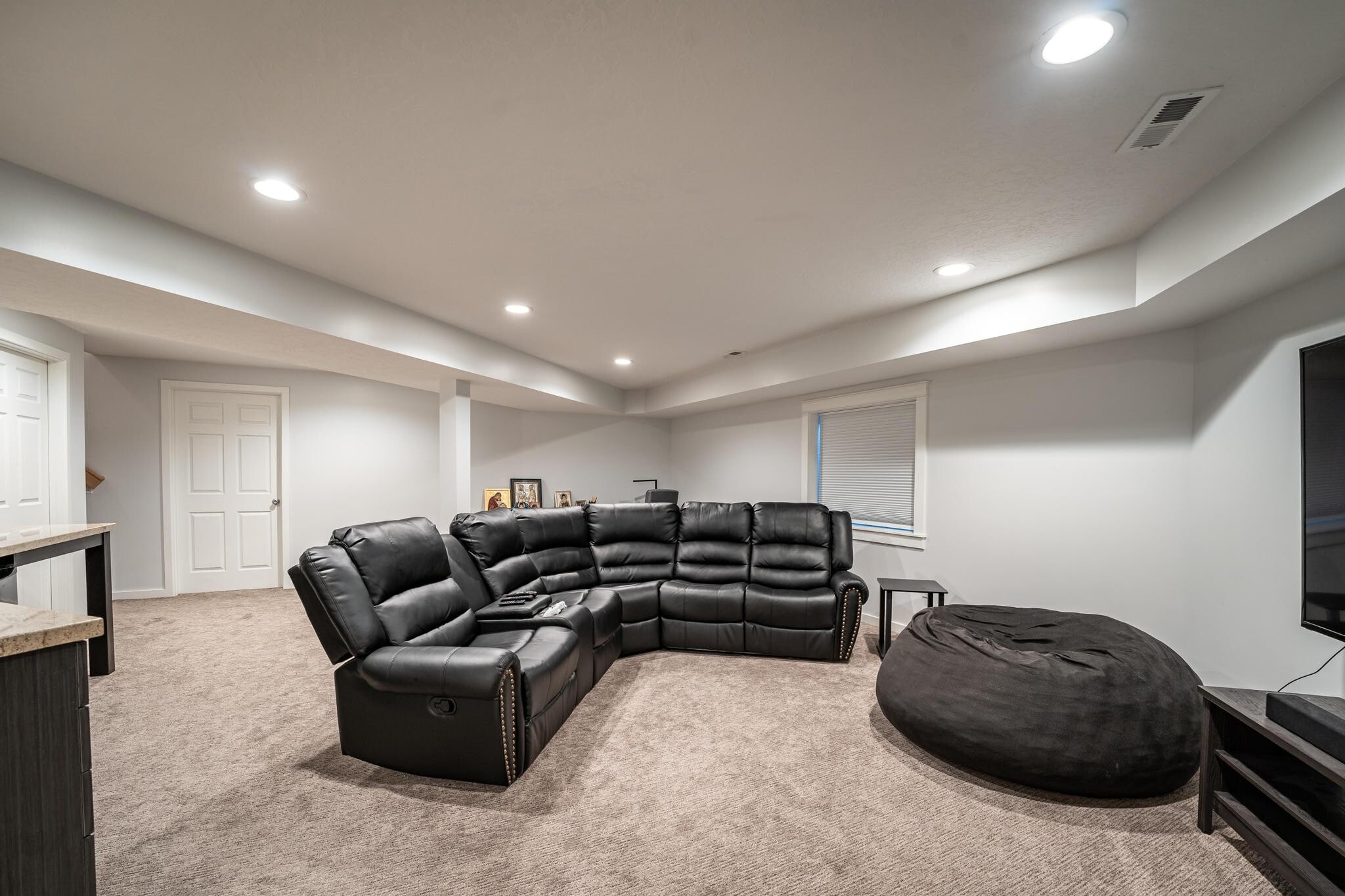 Building Photo - 2586 E 6710 S