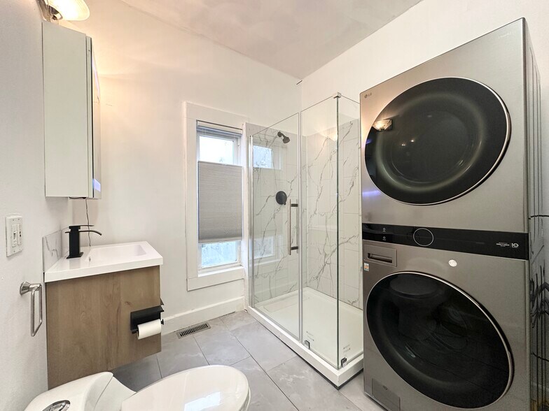 Building Photo - 124 Almy St