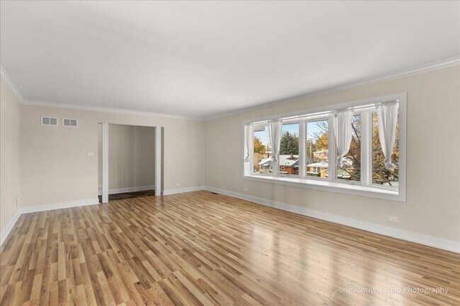 Building Photo - 10323 Canterbury St