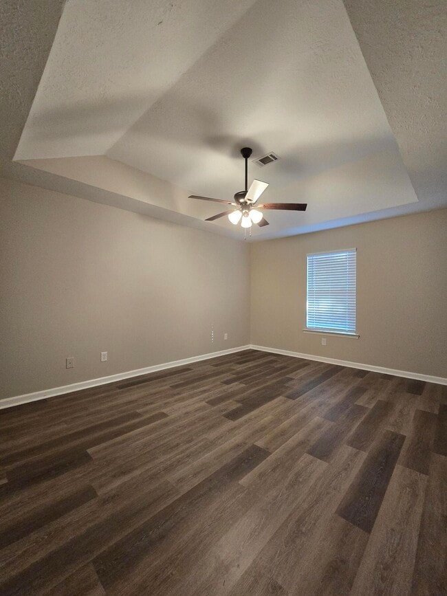 Building Photo - 528 Edgecliff Ln