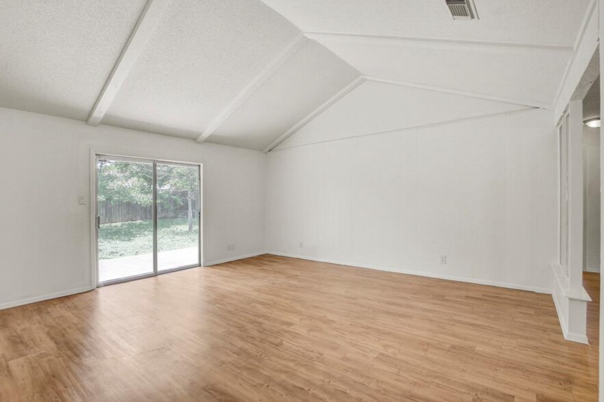 Building Photo - 705 Huntingdon Pl