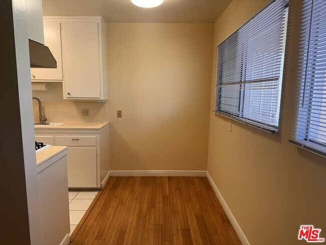 Building Photo - 5411 S Centinela Ave