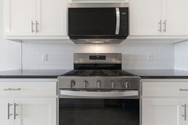 Building Photo - Spacious 4 Bed Home in Owasso – Open Living + Modern Kitchen