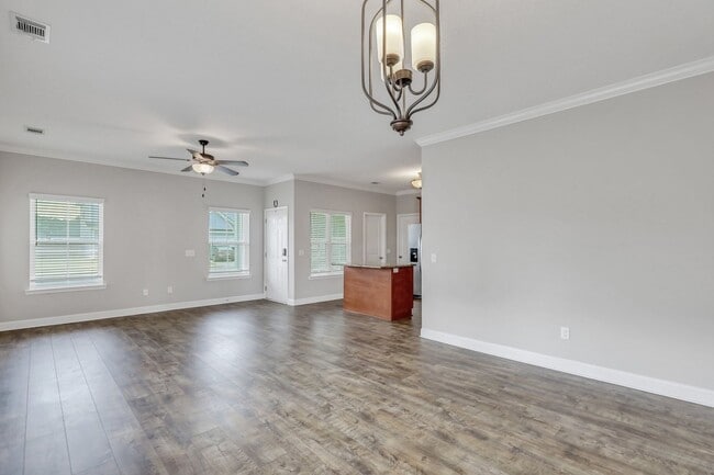 Building Photo - AVAILABLE JUNE [PETS PERMITTED]