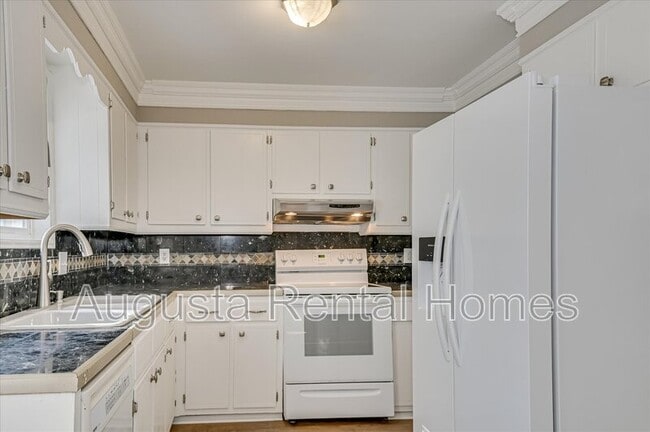 Building Photo - 238 Cavalier Dr