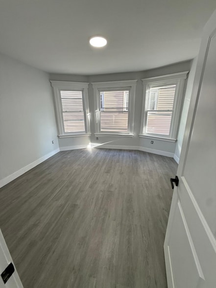 Building Photo - 160 Renner Ave