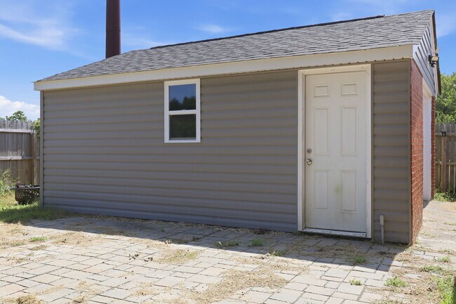 Building Photo - 1305 Yeadon Rd