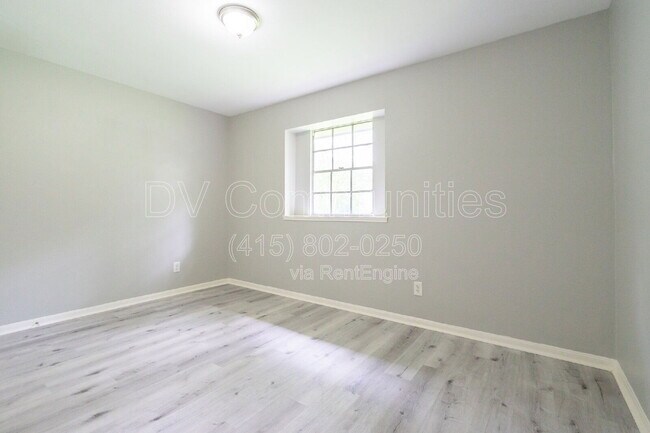 Building Photo - 9196 White Oak Dr