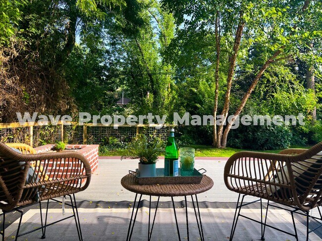 Building Photo - Newly Renovated Basement Suite with High-E...