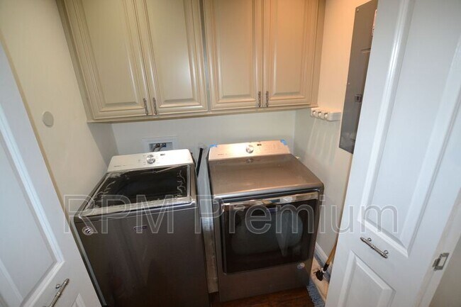 Building Photo - 9516 Gassie St