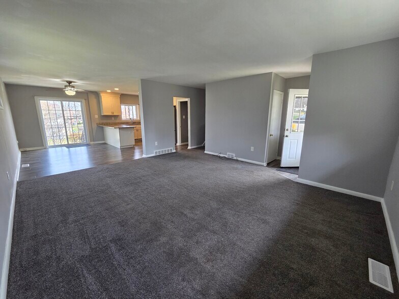 Building Photo - 811 Coppock Ln