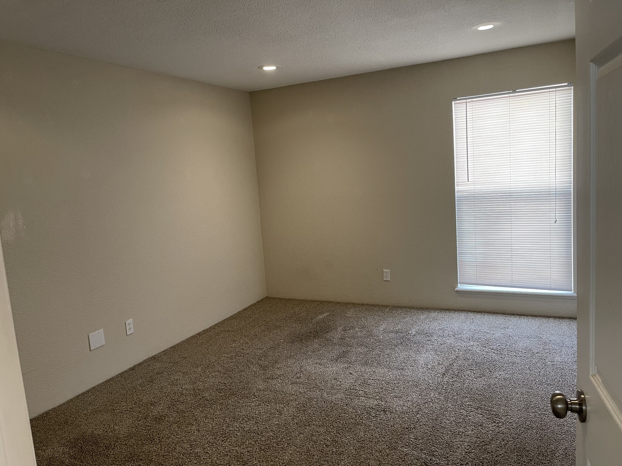 Building Photo - 9867 E Peakview Ave