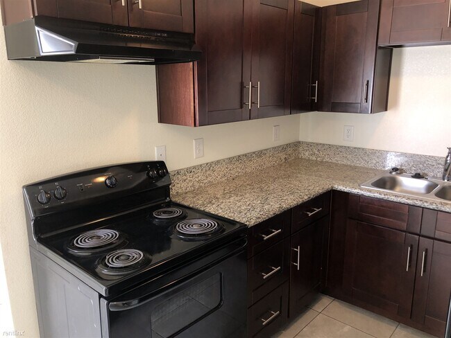 Building Photo - 2 br, 1 bath Apartment - 2419 Daley St Apt D