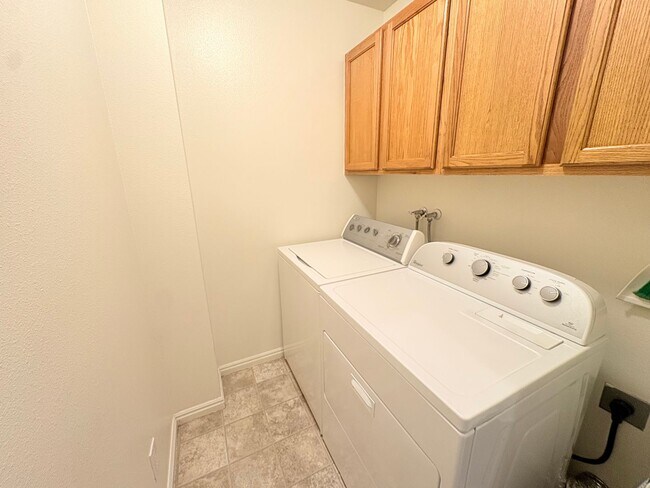 Building Photo - 334 W Mountain View Dr