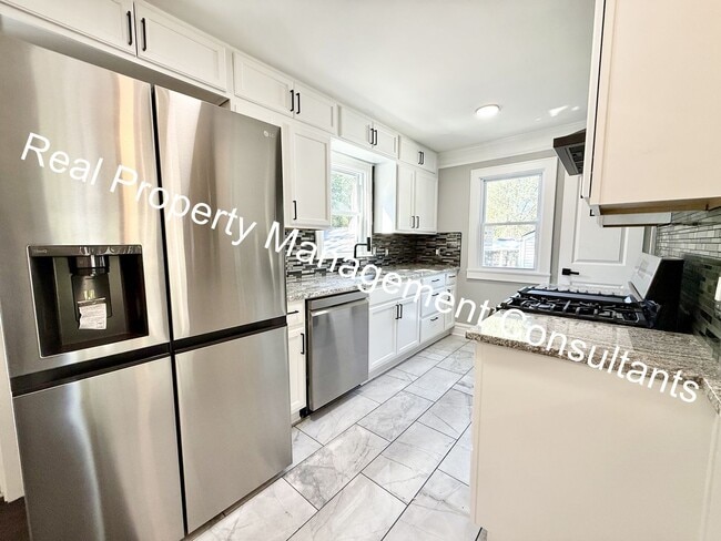 Building Photo - Beautifully Renovated 3-Bedroom, 2-Bath Ho...