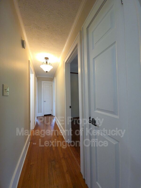 Building Photo - 1123 Gainesway Dr