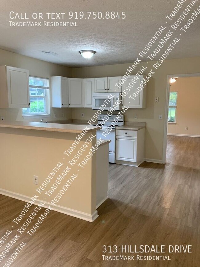 Building Photo - 313 Hillsdale Dr