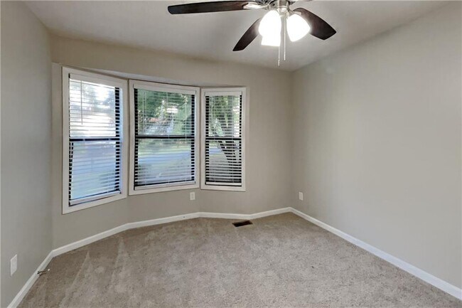 Building Photo - 4094 Maxanne Dr NW