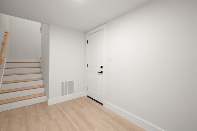 Building Photo - 306 Ave P