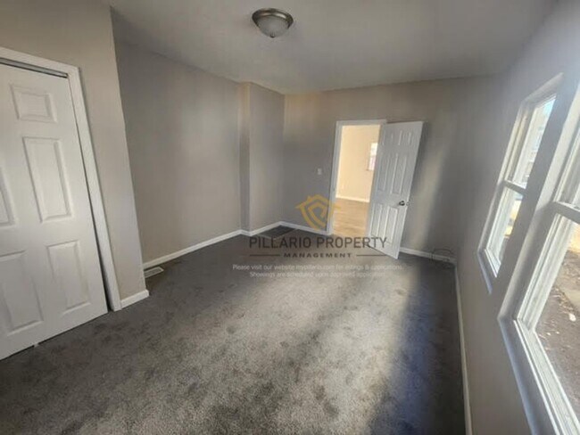 Building Photo - Renovated Fenced 4 Bedroom with 1.5 Bath, in Near East Side Available NOW!