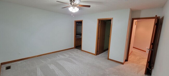 Building Photo - HUGE!  4 Bed Family Home in Mead Available...