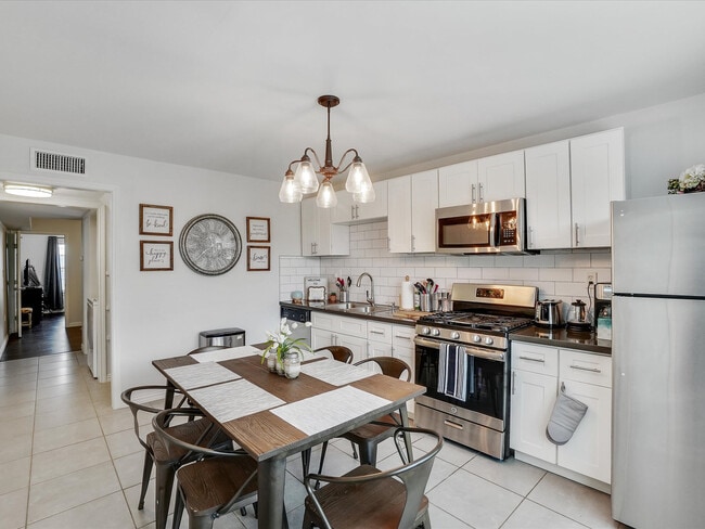 Building Photo - 1400 Shadow Brook Trail