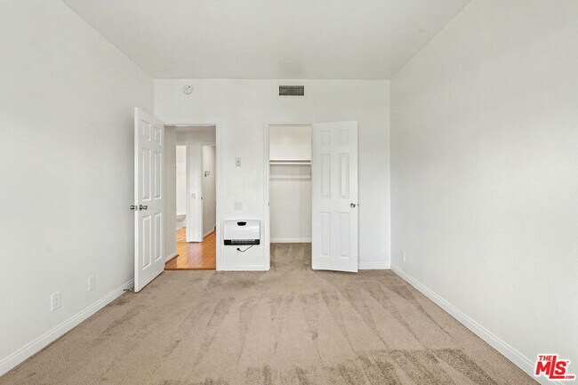 Building Photo - 521 Montana Ave