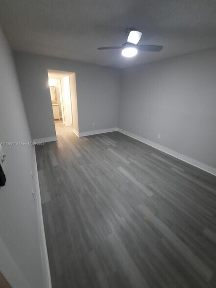 Building Photo - 1400 Jefferson Dr