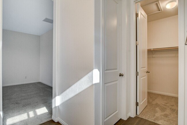 Building Photo - Newly built Home, gated
