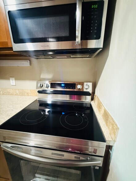 Building Photo - 2227 Canyon Blvd