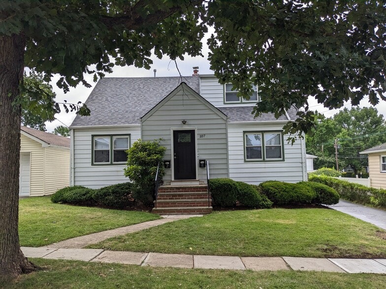 Building Photo - 107 3rd St