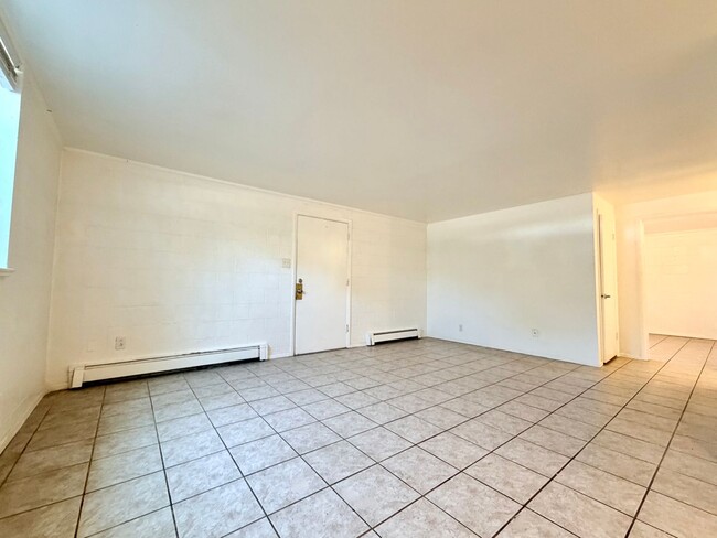 Building Photo - Alford1116 (DK-KS-RB)