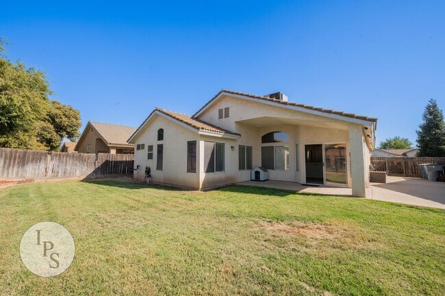 Building Photo - North West Fresno Home, 3BR/2BA, Built 1995 - Lots of Amenities!