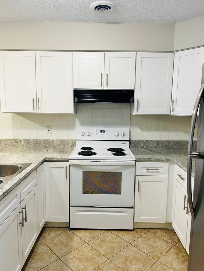 Building Photo - 2708 S 17th St