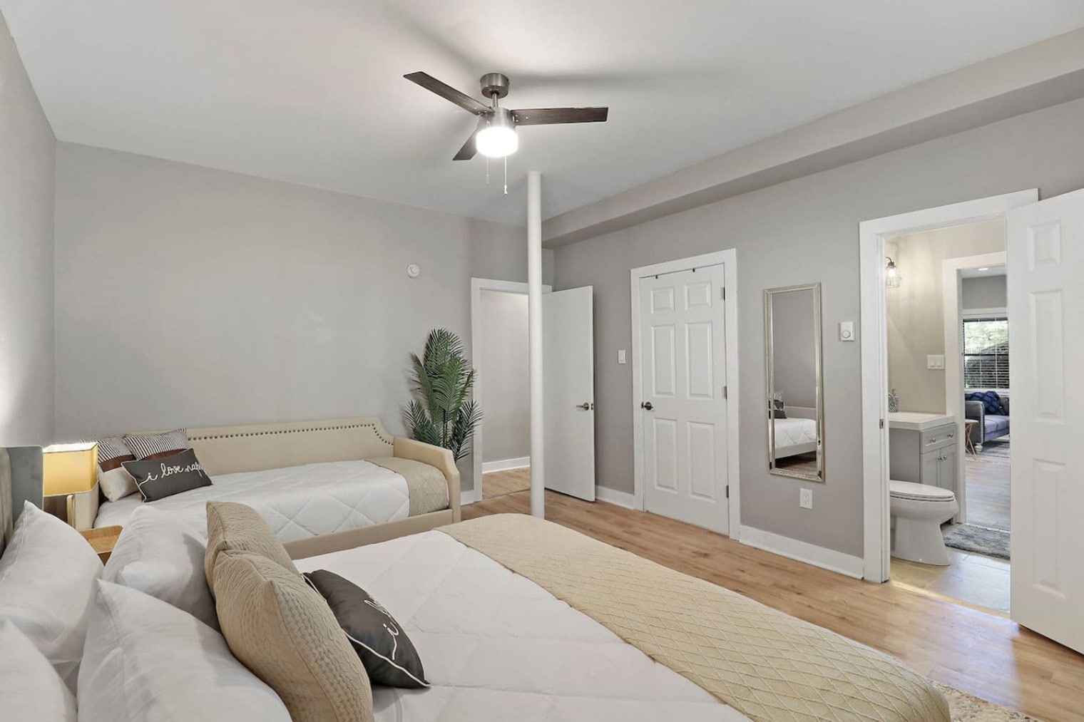 Building Photo - 5015 Main St