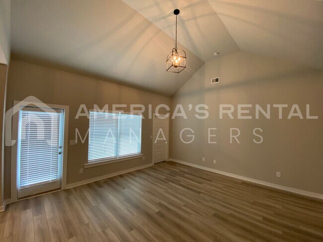 Building Photo - 115 Avalon Wy