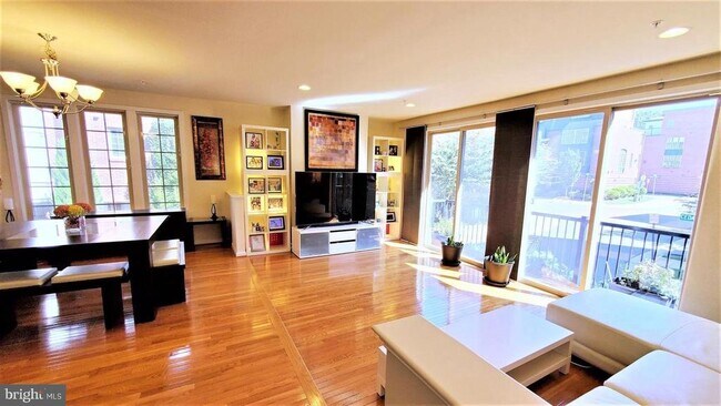 Building Photo - 9700 Cedar Farm Cir