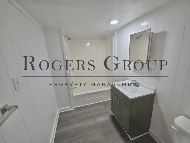 Building Photo - ***$500 Rent Credit Special*** - Homes for rent in Henderson NC - 471 Pettigrew Street - Schedule...